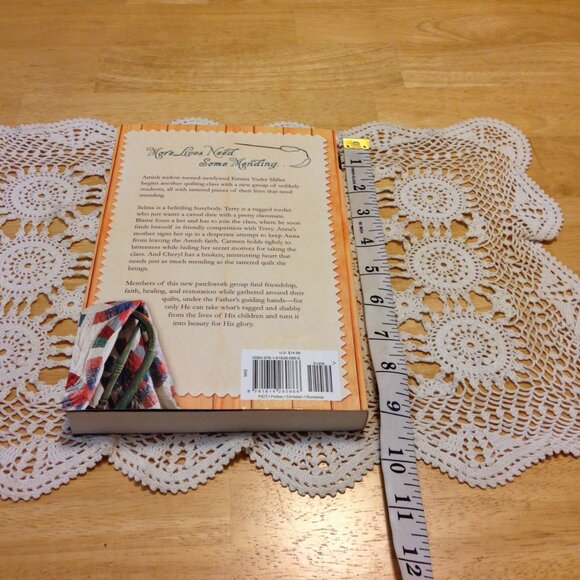 Amish romance The Tattered Quilt Wanda Brunstetter - Picture 2 of 6